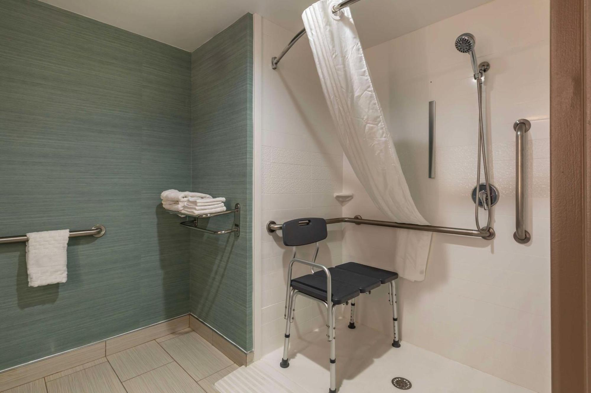 Western New Englander Hotel 3*